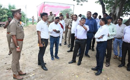 जिलाधिकारी ने अंदावा में बने मूर्ति विसर्जन स्थल का किया निरीक्षण