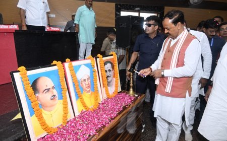 शिक्षक दिवस पर उप मुख्यमंत्री ने शिक्षकों को प्रशस्ति पत्र देकर किया सम्मानित