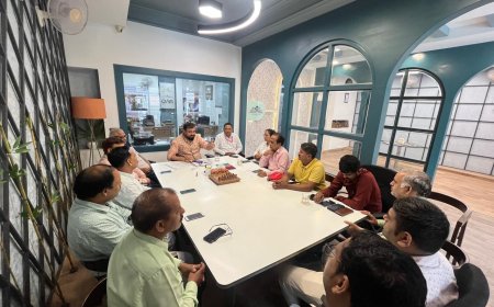 आल इंडिया स्माल एण्ड मीडियम न्यूज पेपर फेडरेशन उत्तर प्रदेश ईकाई की बैठक लखनऊ में सम्पन्न