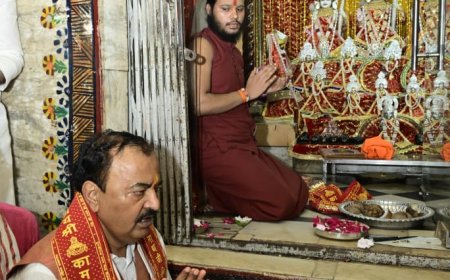 उपमुख्यमंत्री केशव प्रसाद मौर्य ने चित्रकूट धाम में भगवान कामतानाथ मंदिर में किया दर्शन पूजन