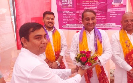 नारी शक्ति परिवार की रीढ़ - दीपक पटेल