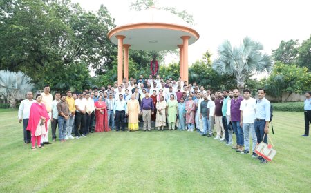 पंडित दीनदयाल जी का मत था कि मनुष्य केवल शरीर नहीं है, बल्कि वह शरीर, मन, बुद्धि और आत्मा का समन्वित रूप है