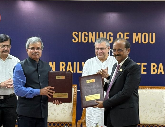 कर्मचारियों को बीमा लाभ बढ़ाने के लिए रेलवे और एसबीआई के बीच समझौता
