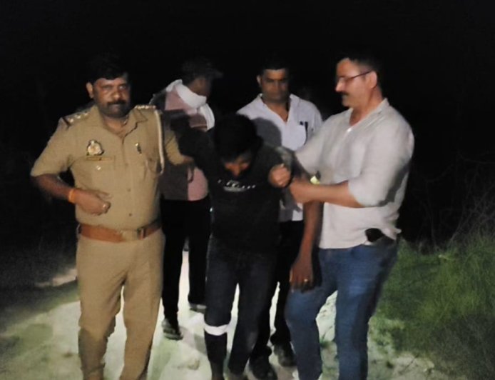 पुलिसिया मुठभेड़ में लूट के अभियोग में वांछित दो अभियुक्त घायल,गिरफ्तार