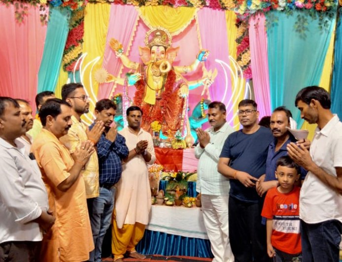 भगवान श्रीगणेश उत्सव को लेकर पूजन अर्चन व आरती में श्रद्धालुओं की उमड़ी भीड़