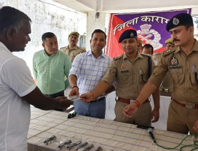 जेपी हॉस्पिटल द्वारा जिला जेल में जांचोपरांत 30 कैदियों को वितरित किया गया नि:शुल्क चश्मा