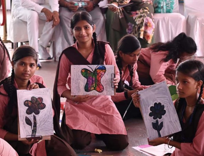 एआई, रचनात्मकता, ई पुस्तकों और भक्ति संगीत के सुरों के साथ गोमती पुस्तक महोत्सव के तीसरे दिन दिखाई दिए विविध रंग