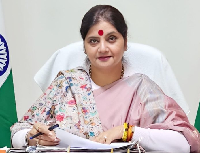 राज्य महिला आयोग का निर्देश, गरबा-डान्डिया सहित सांस्कृतिक कार्यक्रमों में पहचान छुपाकर प्रवेश करने वालों पर हो सख्त कार्यवाही