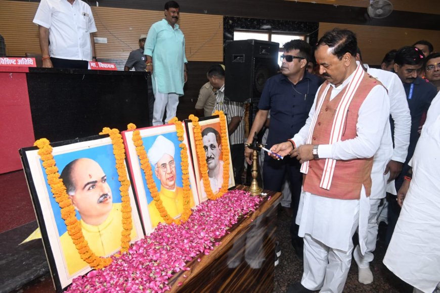 शिक्षक दिवस पर उप मुख्यमंत्री ने शिक्षकों को प्रशस्ति पत्र देकर किया सम्मानित