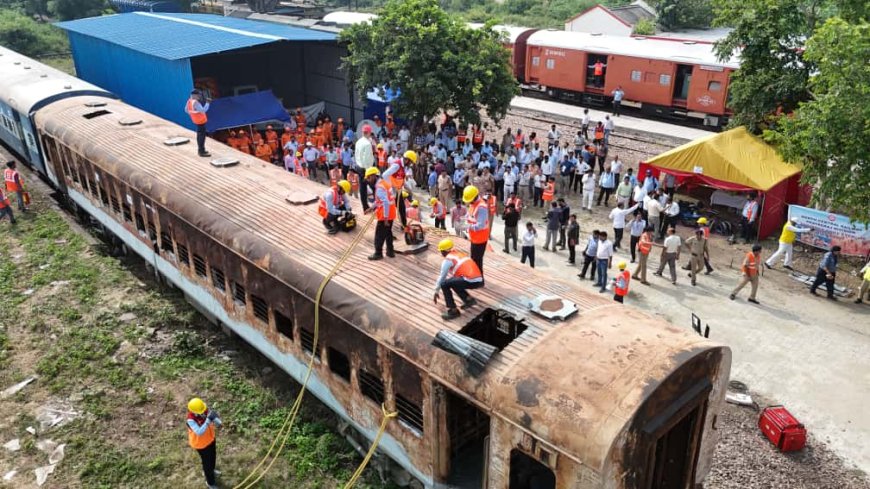 टूंडला जंक्शन पर एनडीआरएफ और रेलवे की संयुक्त मॉक ड्रिल