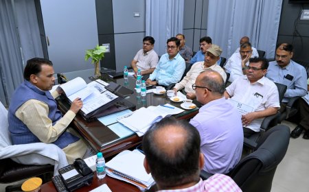 लापरवाही पर सख्त हुए मंत्री नरेंद्र कश्यप, अधिकारियों को कारण बताओ नोटिस जारी करने के निर्देश